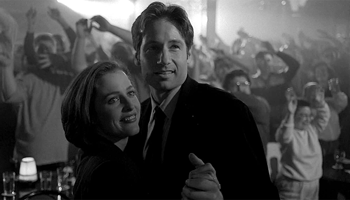 Mulder e Scully nel finale di ''The Post-Modern Prometheus''