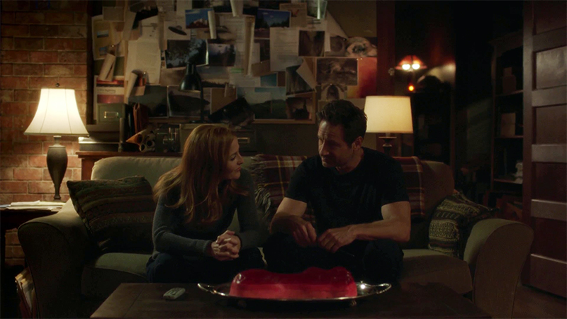 Mulder e Scully nella scena finale